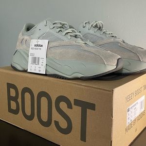 Yeezy Boost 700 "Salt" Size 9.5 NWT $460 shipped #yeezy700 #yeezyforsale